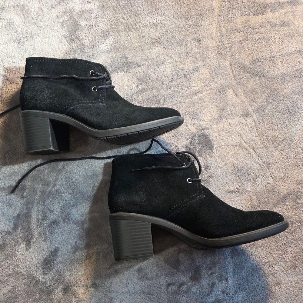 Modern Classic Clarks Women 9 Black Suede Lace Up Block Heel Chukka Ankle Boots - Picture 9 of 14